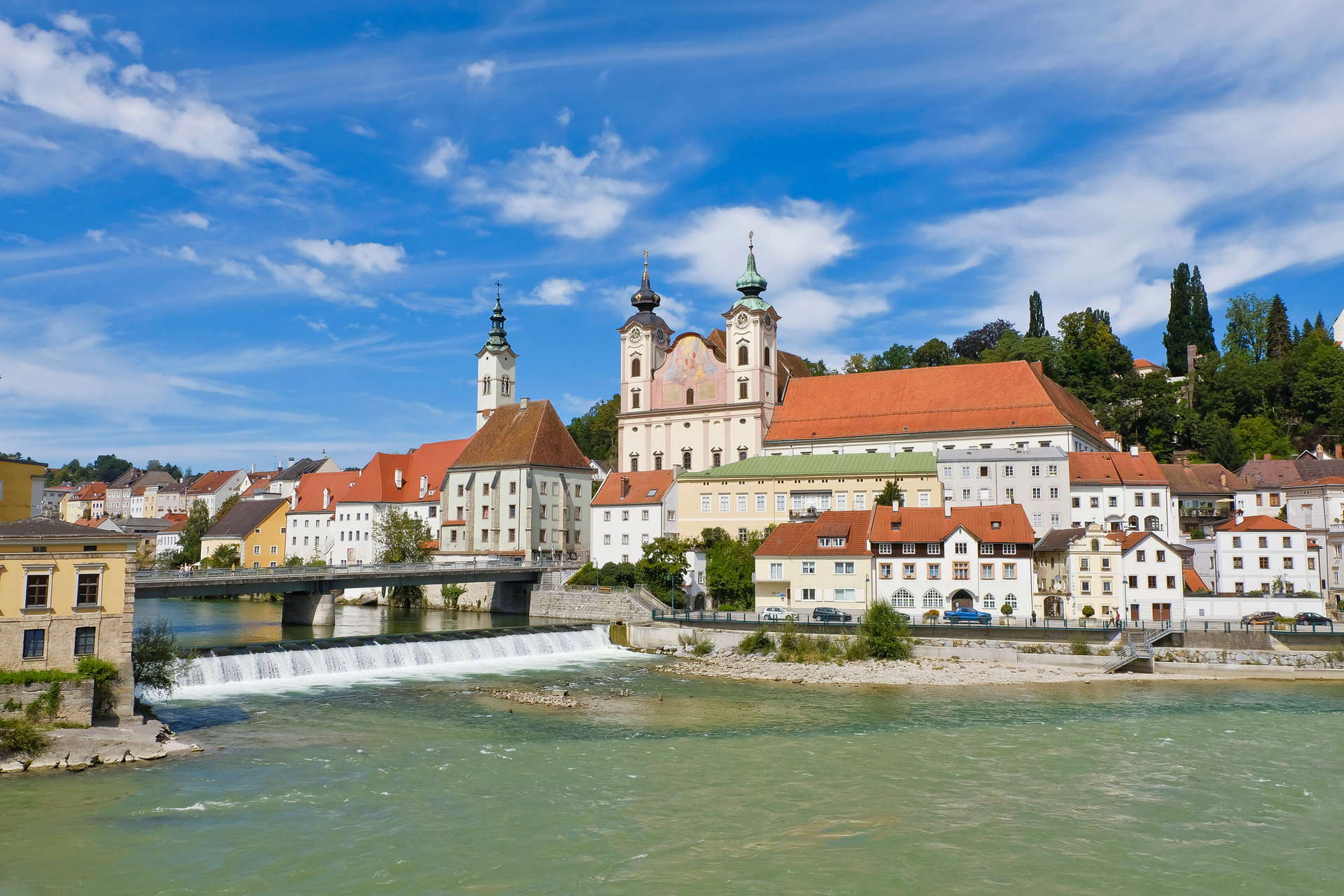 Die barocke Michaelskirche im Zentrum der Altstadt von Steyr